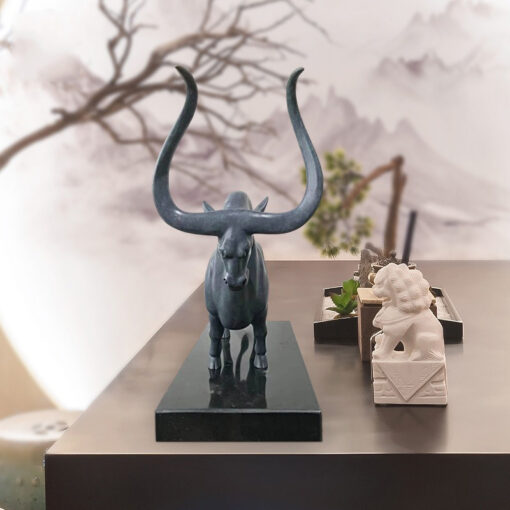 tuong-bo-tot-sung-dai 4 Tượng bò tót sừng dài trang trí