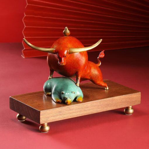 tuong-bo-tot-va-gau-doi-dau 2 Tượng bò tót và gấu đối đầu để bàn