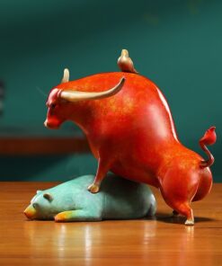 Tượng bò tót và gấu đối đầu để bàn