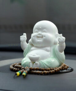 Tượng Di Lặc để xe ô tô