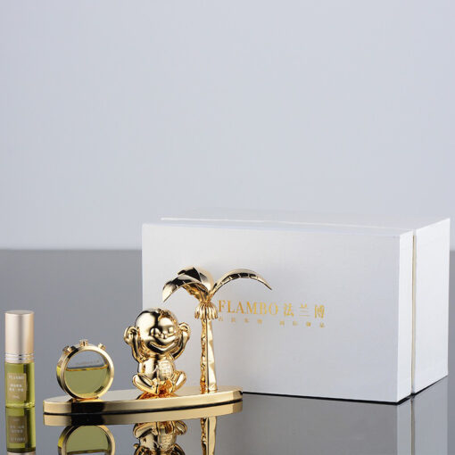 tuong-khi-de-xe-oto 2 Tượng khỉ kết hợp nước hoa để xe oto