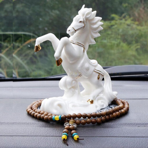 tuong-ngua-phong-thuy-dat-oto 2 Tượng ngựa phong thủy đặt oto