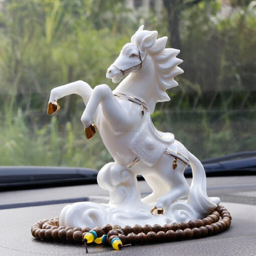 tuong-ngua-phong-thuy-dat-oto 3 Tượng ngựa phong thủy đặt oto