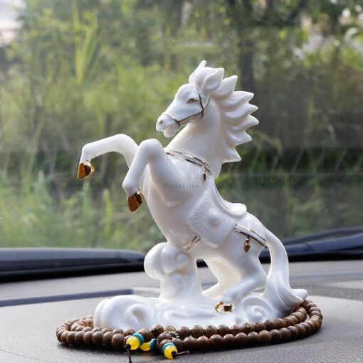 tuong-ngua-phong-thuy-dat-oto 4 Tượng ngựa phong thủy đặt oto