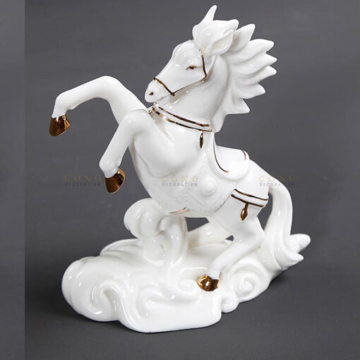 tuong-ngua-phong-thuy-dat-oto 5 Tượng ngựa phong thủy đặt oto