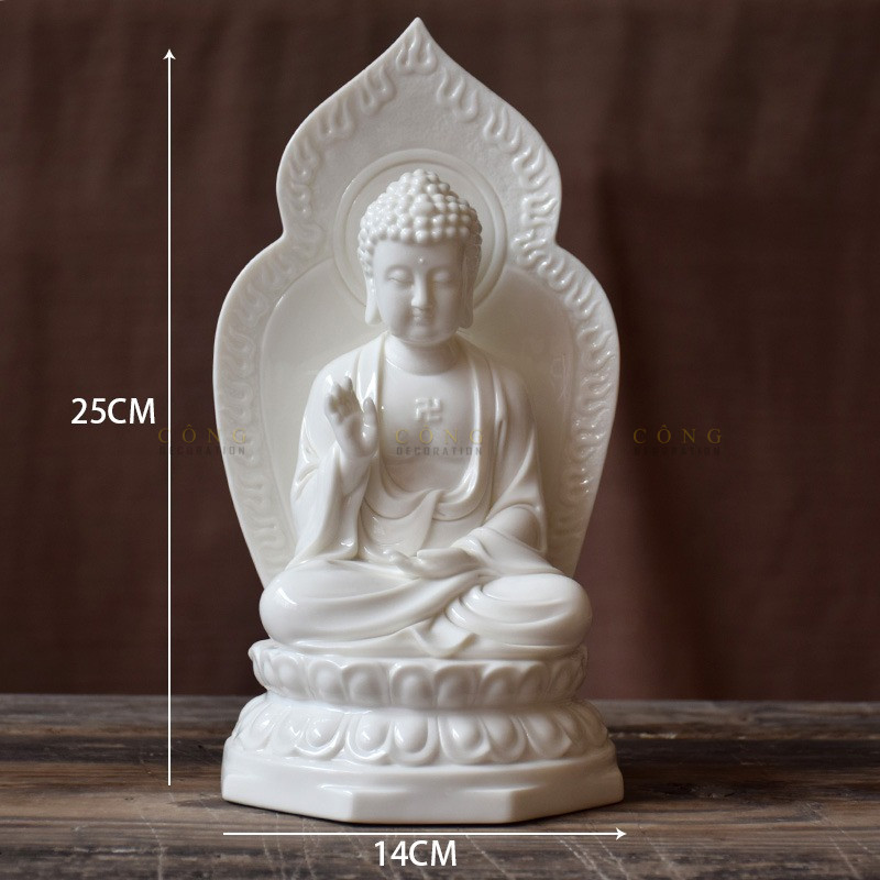 Tượng Phật Tổ Như Lai để trên xe oto