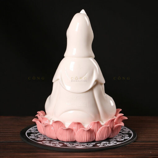 tuong-quan-am-toa-dai-sen-de-oto 3 Tượng Quan Âm tọa đài sen bày trên oto