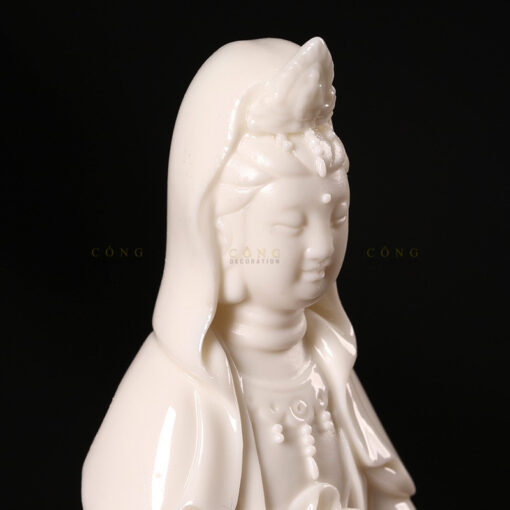 tuong-quan-am-toa-dai-sen-de-oto 5 Tượng Quan Âm tọa đài sen bày trên oto