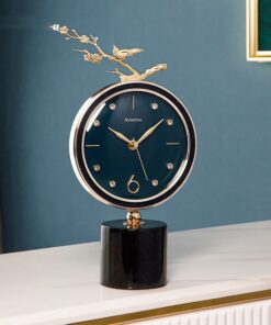 Đồng hồ nhỏ xinh trang trí bàn làm việc