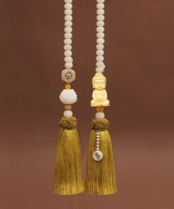 Khanh treo xe oto xinh xan