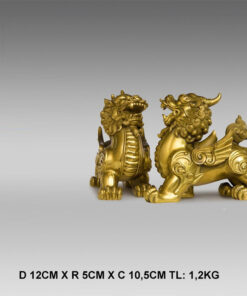 mau 1 ty huu phong thuy bang dong vang