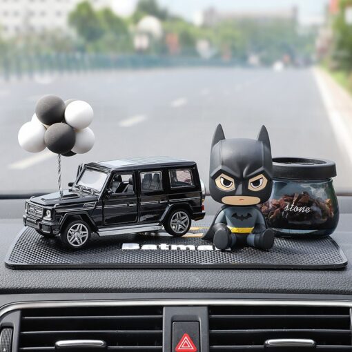 Mô hình Batman và xe hơi trang trí taplo Mô hình Batman và xe hơi trang trí taplo