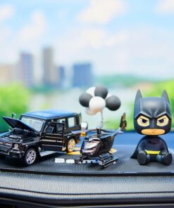 Mô hình Batman và xe hơi trang trí taplo