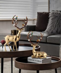 Mô hình con hươu bằng đồng bày kệ tivi