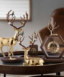 Mô hình con hươu bằng đồng bày kệ tivi