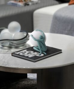 Tượng nghệ thuật ôm bóng trang trí kệ tivi