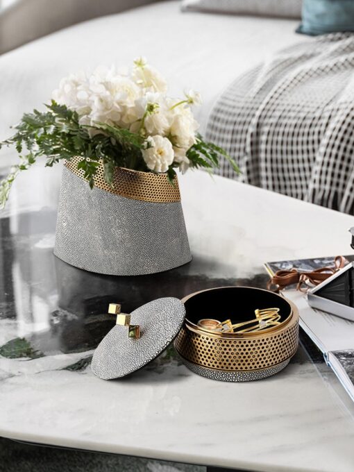 binh-cam-hoa-don-gian 1 Bình cắm hoa phong cách đơn giản và hiện đại