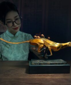 Con báo trang trí bằng đồng