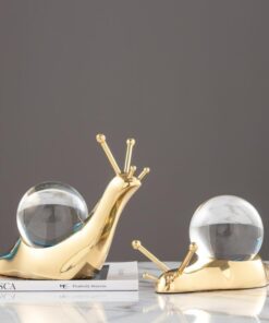 Ốc sên cõng quả cầu pha lê