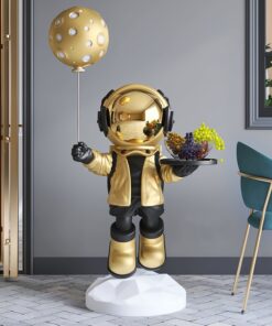 Tượng phi hành gia nhí bồi bàn