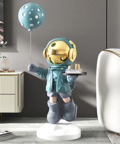 Tượng phi hành gia nhí bồi bàn