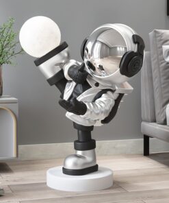 Tượng phi hành gia Kung Fu có đèn led