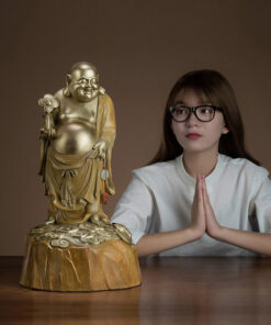 Tượng phật di lặc cầm gậy như ý mang ý nghĩa tài lộc vẹn toàn