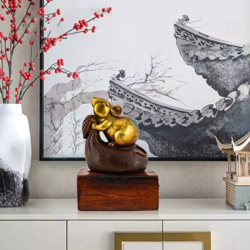 Tượng chuột ôm túi tiền Tượng chuột ôm túi tiền