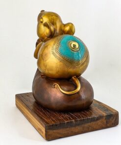 Tượng chuột ôm túi tiền