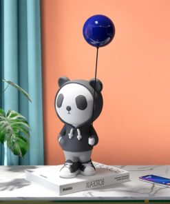 Tượng gấu panda cầm bóng để bàn