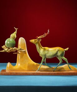 Hươu trên núi mang lại tài lộc