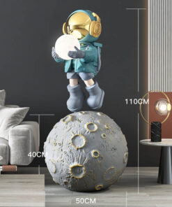 Mẫu tượng phi hành gia nhi ôm bóng trên mặt trăng