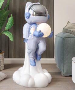 Mẫu phi hành gia để sàn trang trí phòng khách