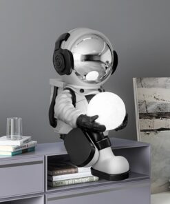 Tượng phi hành gia trang trí kệ tivi
