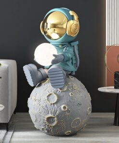 Tượng để sàn phòng khách phi hành gia nhí