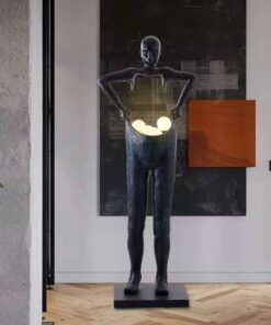 Tượng người giữ đèn sáng tạo