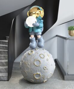 Đồ decor cao cấp để sàn tượng phi hành gia nhí trên mặt trăng