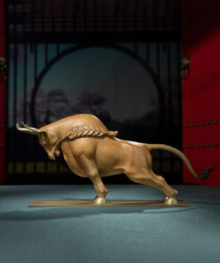 Tượng bò tót ngậm tiền vàng