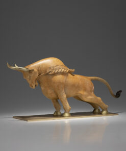 Tượng bò tót ngậm tiền vàng