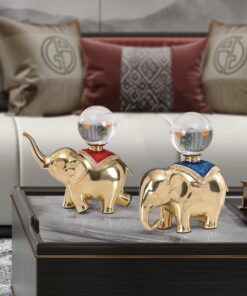 Tượng voi cõng quả cầu pha lê