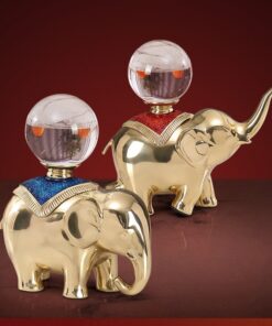 Tượng voi cõng quả cầu pha lê