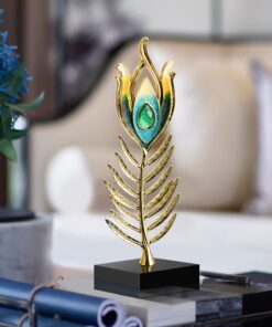 Decor lông công để bàn đem lại may mắn