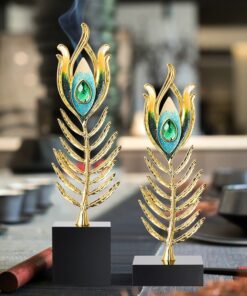 Decor lông công để bàn đem lại may mắn