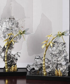 Tượng Tre Núi và Chuồn Chuồn Pha Lê - Sự Vững Chãi và Thanh Bình