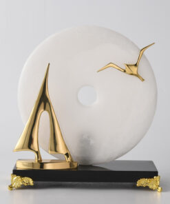 Mô hình thuyền buồm khóa ngọc tặng tân gia