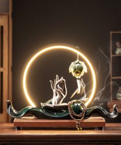 Thác khói trầm hương bàn tay phật