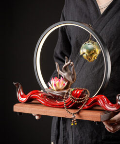 Thác khói trầm hương bàn tay phật