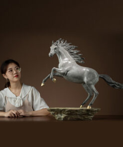 Tượng ngựa tung vó