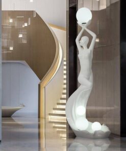 Tượng người đỡ đèn để sàn