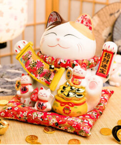 Mèo may mắn bày cửa hàng kinh doanh